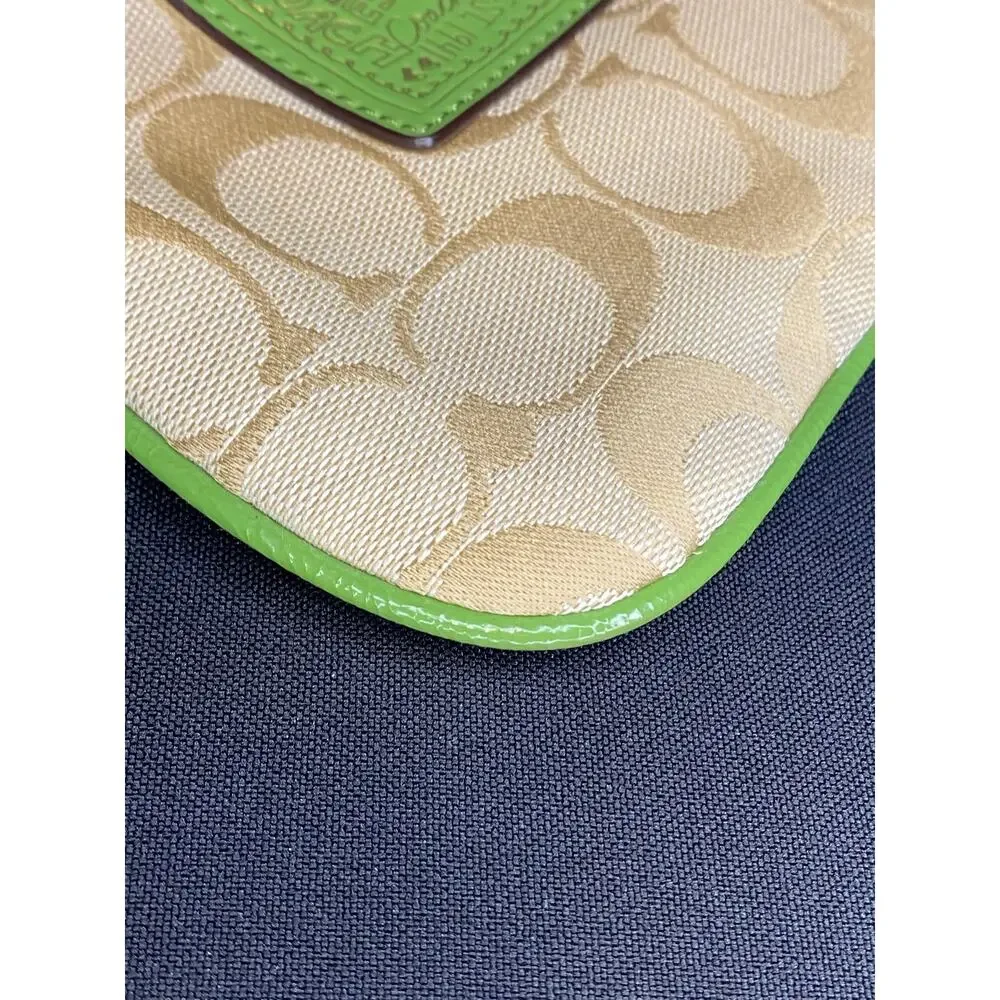 COACH SIGNATURE WRISTLET Grass Khaki Canvas Zip Pouch Wallet 6.5 Inch